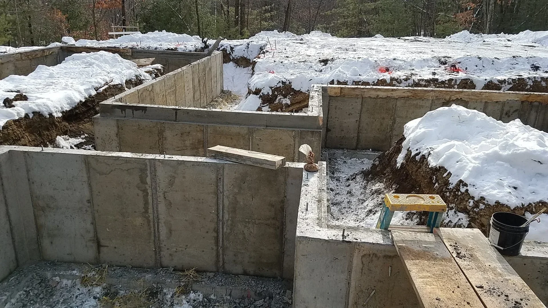 6 reasons Calgary builders pour foundations in winter — and the 4 that mean yours shouldn't