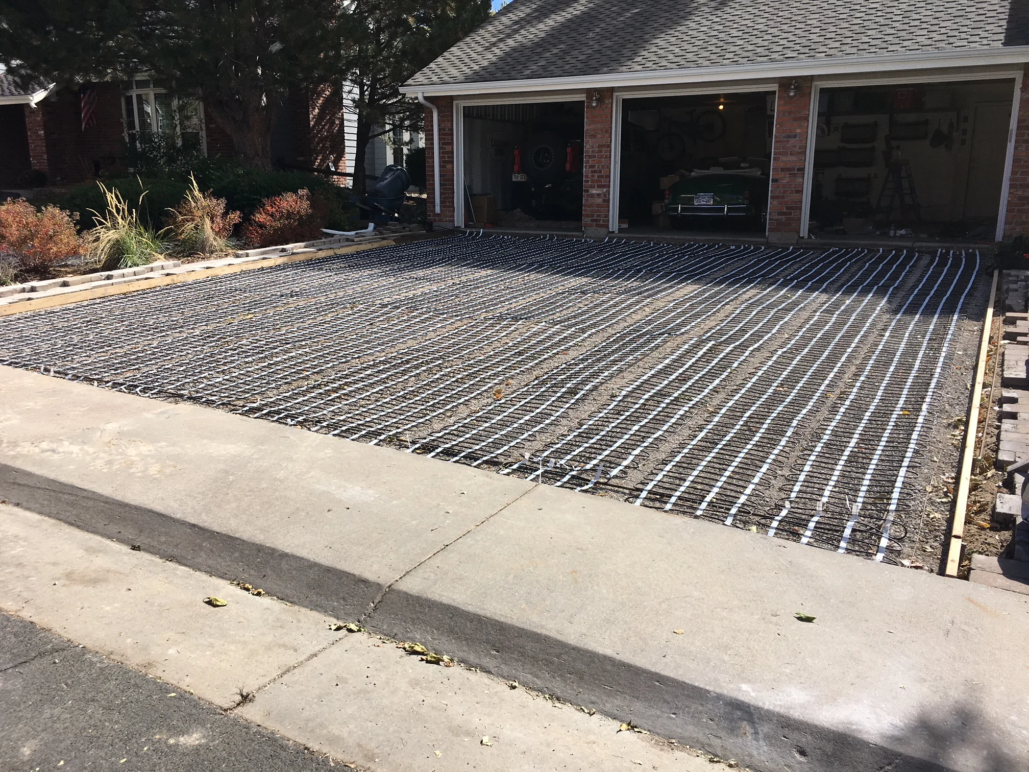 Snow melting mats and cables heated driveway