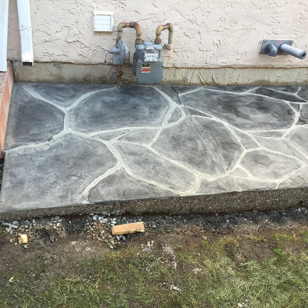 Decorative concrete walkway
